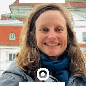 Agnès a trouvé le pays de ses rêves, elle s'est installée en Autriche depuis 2013. Originaire du Vaucluse, après ses études à Nancy, elle va avoir envie de poursuivre son parcours à l'étranger, son pére qui était dans l'aviation lui ayant donné le "virus" de l'expatriation. Un Erasmus à Montréal au Canada, Ile Maurice puis au Maroc & Madagascar, Agnès a saisi des opportunités pour réaliser différents jobs ces derniéres années. Finalement, c'est l'Autriche qui va lui donner envie de se poser : un beau pays, une vie facile à vivre, de bons loisirs, du sport varié... Même s'il y fait moins chaud que dans ces précédentes expériences. https://m.facebook.com/LeCercleVienne/ Podcast n° 1435