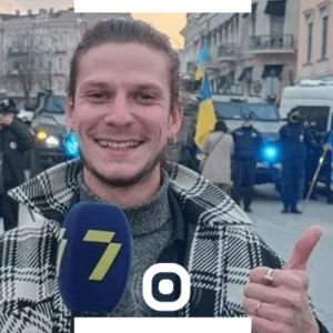 Podcast n° 1440 Direction le désert de Marrakech pour y retrouver Felix qui parcours le monde en voulant devenir journaliste d'investigation. Passionné de géopolitique, Felix raconte son passage à Odessa le jour ou la guerre a éclaté. Roannais d'Origine, Felix est parti en Ukraine pour rencontrer la population mais, même si les relations étaient trés tendues avec la Russie, il n'avait pas imaginé se retrouver au coeur du début de la guerre. Son départ a été rapide et compliqué, il nous raconte ce qu'il a vécu. https://www.instagram.com/va_voir_ailleurs__/