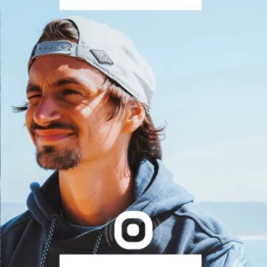 Podcast n° 1441 - Un Belge dans le monde Jeremy a quitté sa routine et son train de 7h03 pour un style de vie nomade ! Jeremy a un souvenir précis de ce matin ou il a compris qu'il voulait changer de mode de vie en quittant sa Belgique natale. A 25 ans, il fait un P.V.T. en Australie : avec son permis "Vacances-travail", il va pouvoir financer son voyage une fois parti au bout du monde. Jeremy raconte son mix d'émotions, sa rencontre avec sa copine Allemande et la création de son blog... https://www.instagram.com/jeremybackpacker/