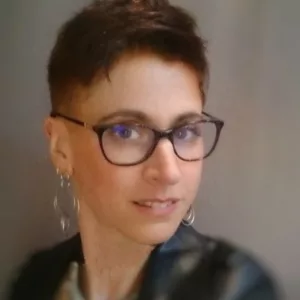 Julia propose du soutien scolaire sur mesure pour les élèves en expatriation