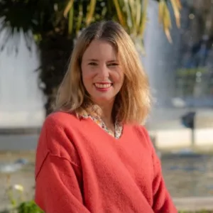 Talina est prof de surf de vagues émotionnelles