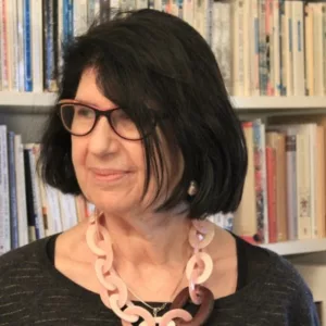 Mona présente "Atypique un atout" depuis Genève