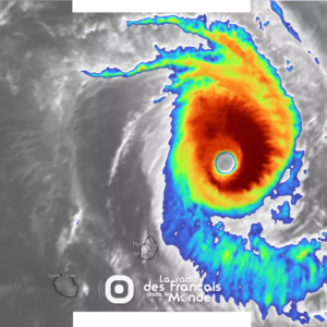 Sophie Gidrol est basée depuis 3 ans sur l'ile Maurice, à quelques heures du passage du cyclone Freddy, elle raconte sa vie sous Alerte 3