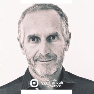 Hugues DE VAULX à Dubaï développe son concept de livres interactifs Histoires de vies
